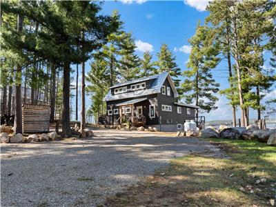 Your forever home on Round Lake, 3bed/2bath 4 season home on 105ft Waterfront