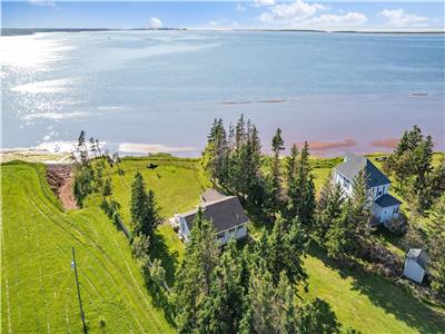 Blooming Point Beauty - dog & child friendly waterfront cottage on PEI's stunning North shore