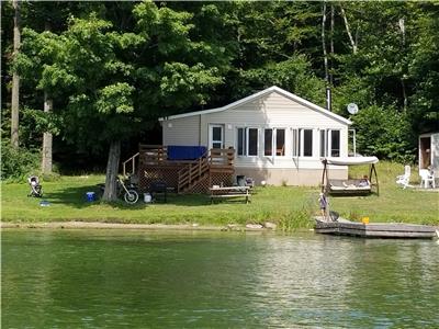 Fishing Paradise, Nature & Comfort Therapeutic Getaway -DogLake Cottage WiFi, A/C