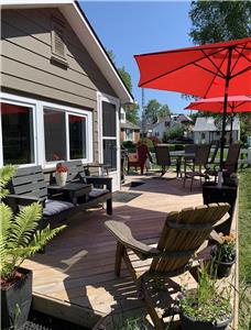 Port Dover Lakeview Cottage - Private Stairs to Beach/Beach in front of property is privately owned