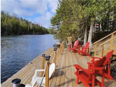 **WATERFRONT SAUBLE SHORES HIDEAWAY AT MOUTH OF LAKE HURON ON SAUBLE RIVER