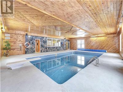 Indoor Heated Saltwater Pool w/ Multi-Sport Court, BBQ, Fire Pit