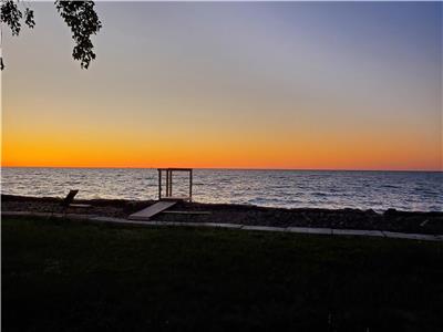 Butterfly Beach House on Lake Erie  4 BR Lakefront Cottage Leamington, ON near Point Pelee NP