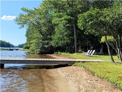 Lakeside Muskoka Cottage with Private Sandy Beach - Open Concept 2 Bedroom Cottage on Skeleton Lake