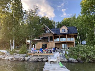 Dubhlinn Cottage on the beautiful shores of Papineau Lake.