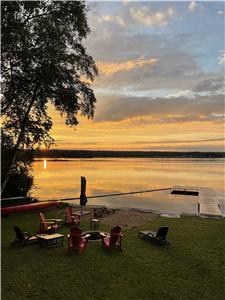 Family & Pet-Friendly Cottage: Paddle boards, Beach, Canoe