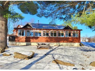 Fernleigh Lodge on Pristine Lake Kashwakamak offering Newly Renvoated Cottage Rental