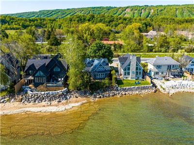 Waterfront Cottage minutes from Blue Mountain!