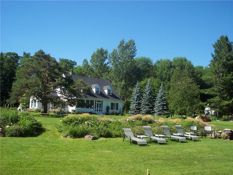 Glen Warren, Shanty Bay, Lake Simcoe, Luxury Cottage close to Toronto