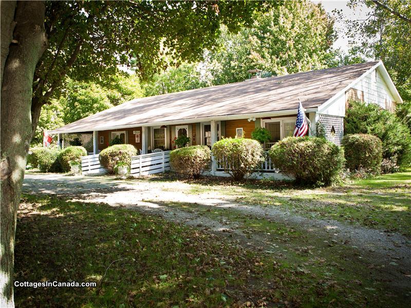 Willow Creek Lodge Bayfield Cottage Rental GL15327 CottagesInCanada