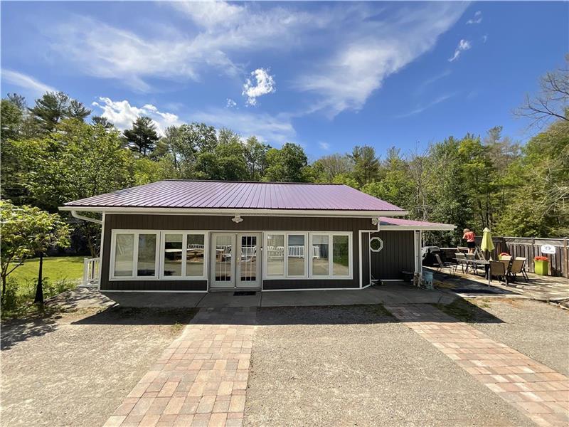 Beautiful Shirley's Temple on Charleston Lake