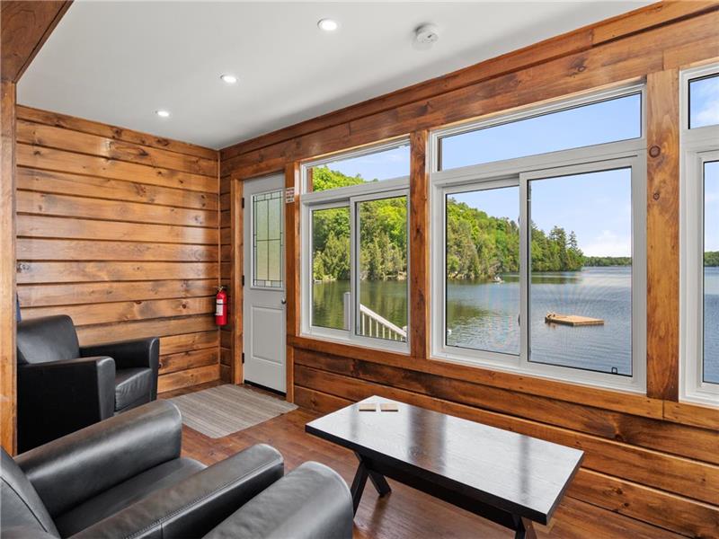 September/October- Beachside Modern cottage - A/C, WIFI