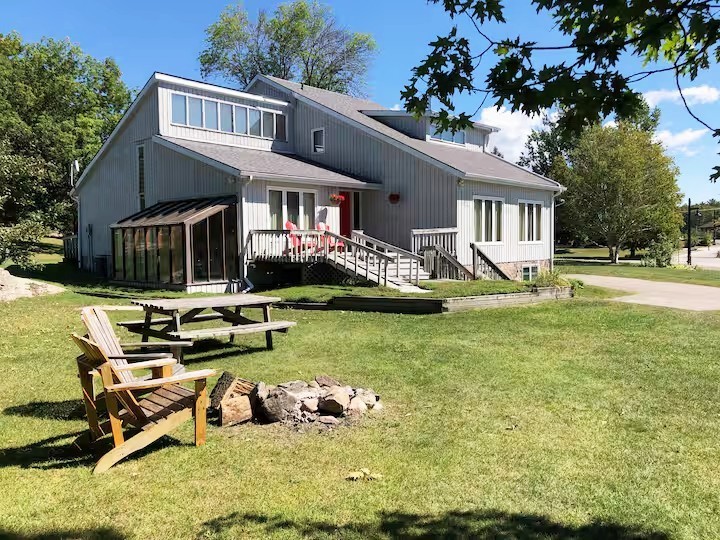 Victoria Family Cottage - Delawana Resort