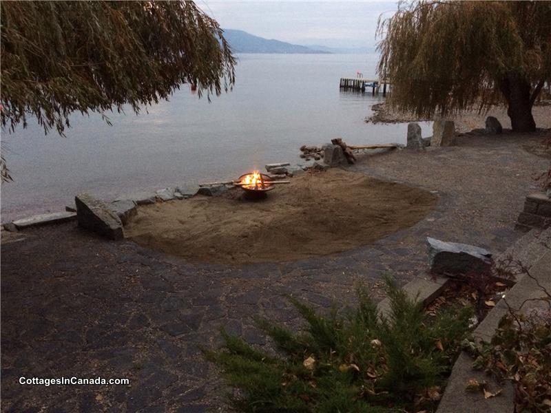 Summertime Kelowna Cottage Rental Gl 19103 Cottagesincanada