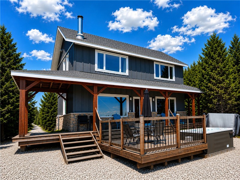 Tobermory Cottage: Luxury waterfront rental cottage on Lake Huron, Tobermory - Hot Tub