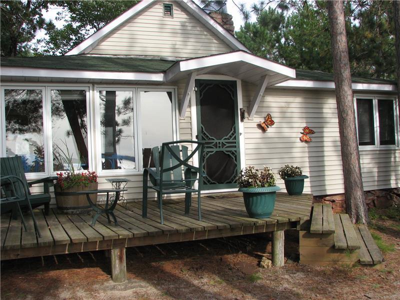 Traditional Cottage on South Shore of Lake Nipissing Nipissing