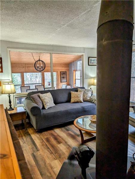 All Season Waterfront Bancroft Cottage