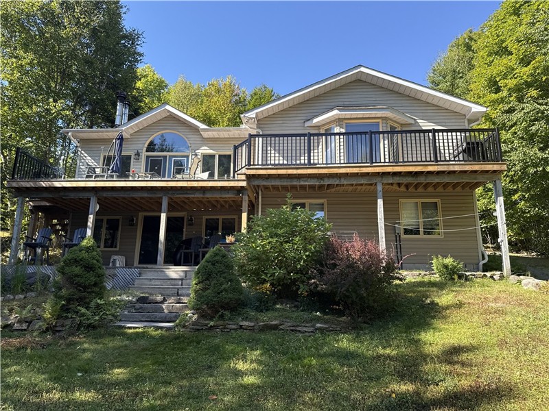 Magnifique chalet avec bain à remous