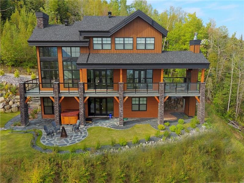 Ilaali: pour une vue de rêve sur le St-Laurent dans Charlevoix et confort assuré en toute saison.