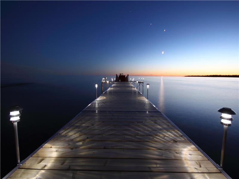 THE AQORPIONS VILLA -Stunning waterfront with Hot tub