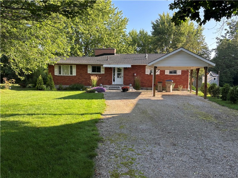 Cozy Campfire Retreat is a 3 bedroom cottage with a private beach between Bayfield and Grand Bend