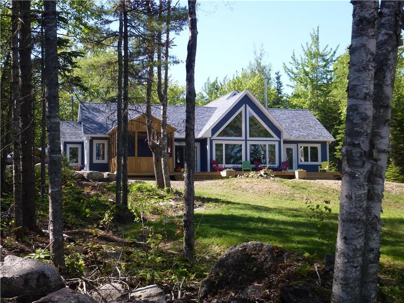 Deluxe Lakefront Cottage Ski Windsor Cottage Rental DI22539
