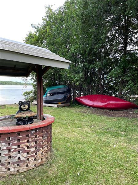 Family Friendly Water Front Cottage - Spacious Mainfloor with Window Overlooking & Deck, with Hottub