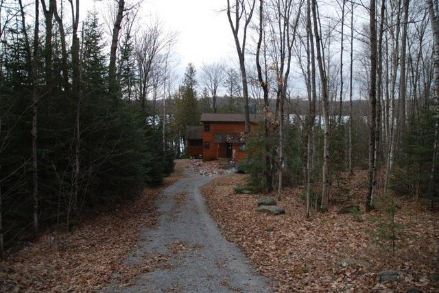Hummingbird Haven Cottage : A LAKEFRONT RETREAT ON MINNICOCK LAKE IN HALIBURTON HIGHLANDS