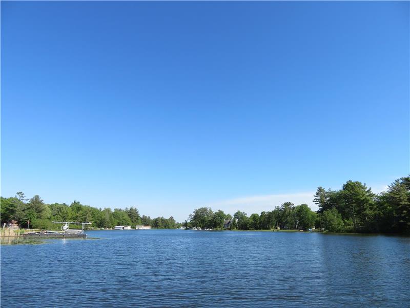 Waterfront cottage, 1.5hr from Toronto, watercrafts Are all inclusive .