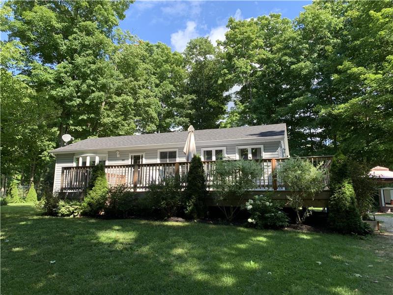 Charal Cozy Cottage in Sauble Beach