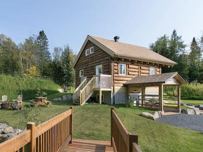 Chalet en bois rond avec accès au Lac Long (LE LOG HOME)