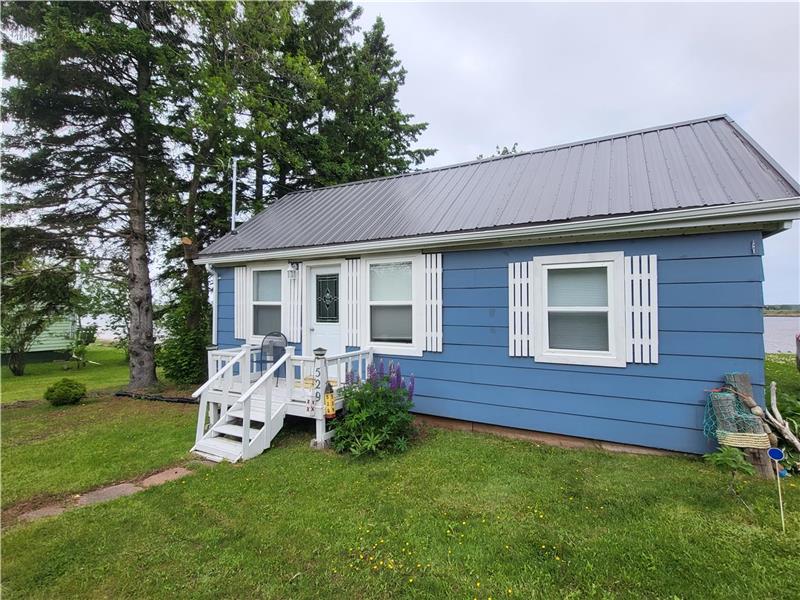 Waterfront, Ocean, Large Yard, Private, Sleeps 7, Bunkhouse, Games/Toys. Blue Cottage
