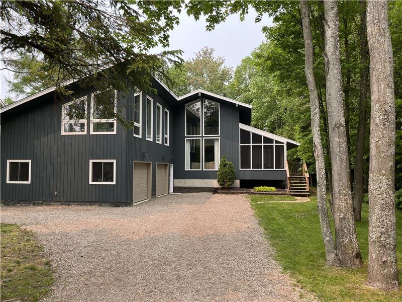 Sauble Beach 4- Bedroom Cottage Rental- Licence # 59-2026