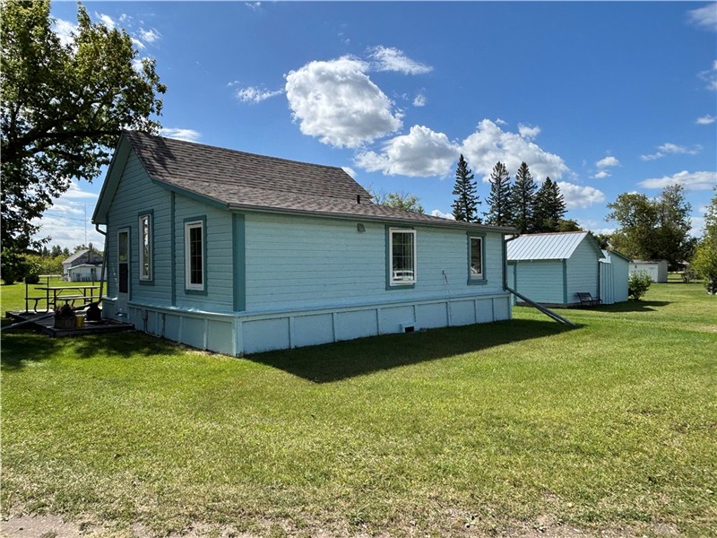 Quaint Country Tolstoi Cottage in Beautiful South-Eastern Manitoba, Canada