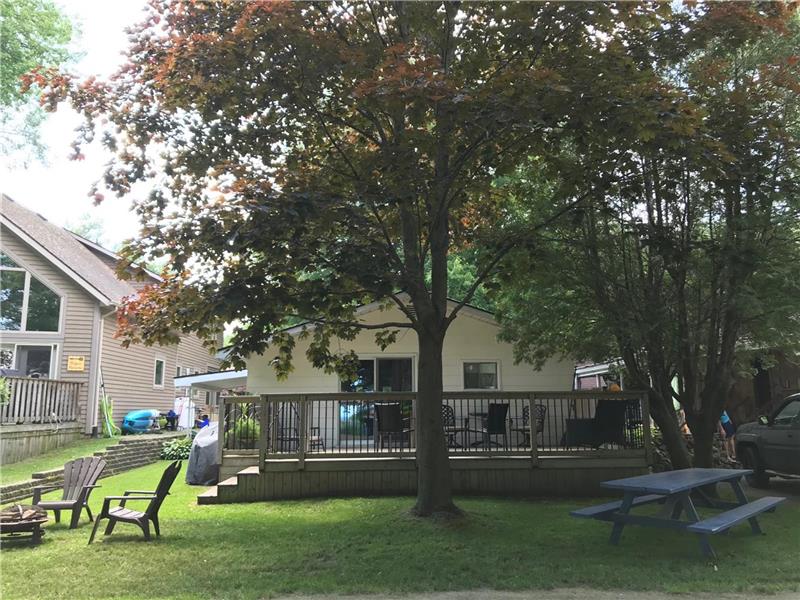 Spacious Three Bedroom Cottage, Lakeview!