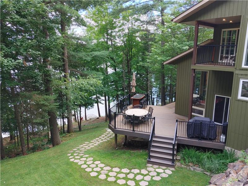 18 Acres & 900' of Private Shoreline