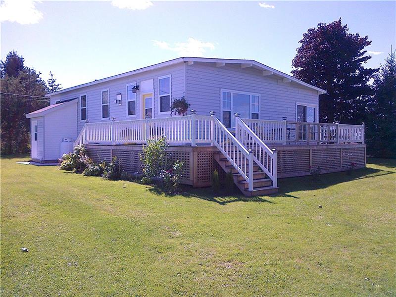 Beautiful Spacious Waterfront Shediac Bridge Cottage Rental