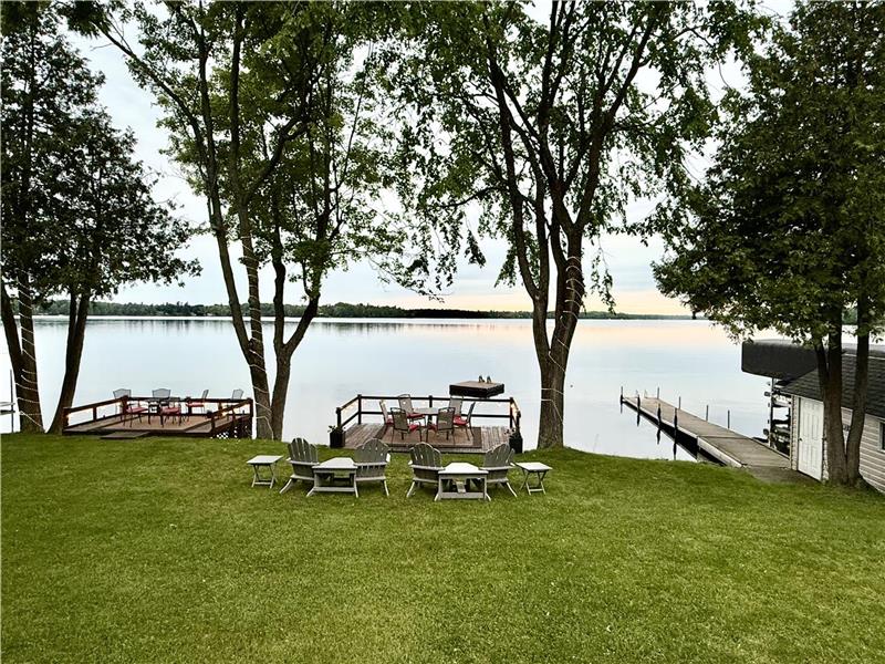 Rideau Premier Retreat on the Big Rideau Lake - Hot Tub & Wifi