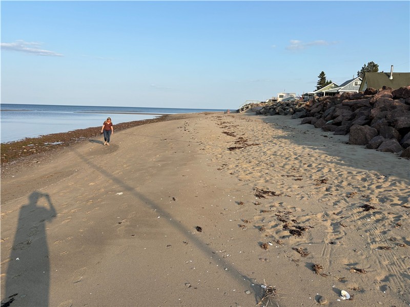 Petit coin d'paradis - Spacieux chalet rénové - privé à 30 metres d'O'Brian's Beach, Cap-des-Caissie