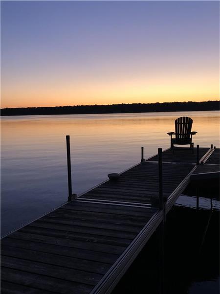 Mai-Fehr Lakehouse (My Fair Lakehouse), Miller Lake ***WATERFRONT-KAYAKS & PEDAL BOAT INCLUDED!!)***