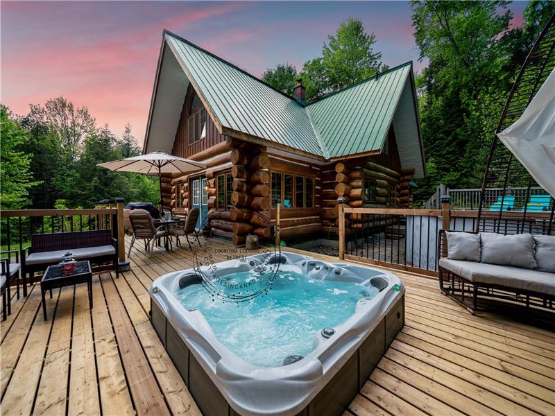 Muskoka Log Cottage_hottub_sauna_pool_private