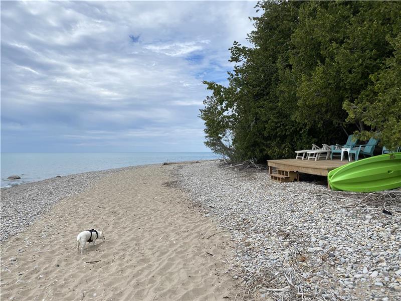 PJ's Lake Front Cottage with private beach & Lake Huron Sunsets, between Bayfield & Goderich ON
