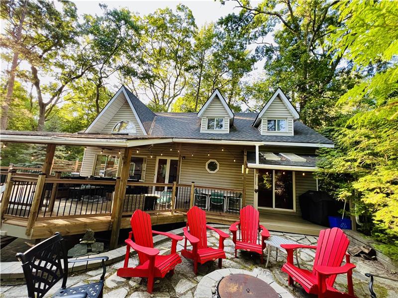 Spacious Family Cottage in Southcott Pines, GrandBend