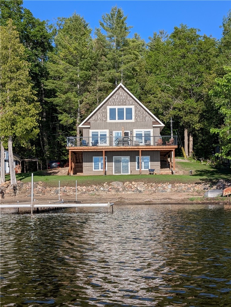 Beautiful Waterfront Cottage  Come and Unwind   1 HOUR TO OTTAWA