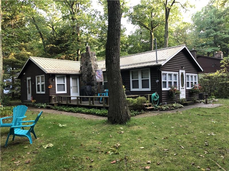 GRAND BEND Cottage Southcott Pines 3 cottages to beach