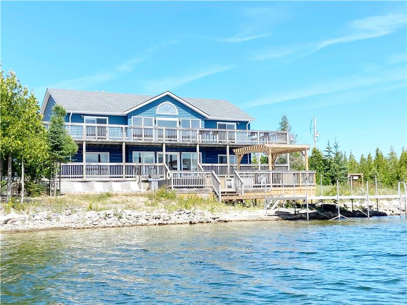LAKEFRONT LUXURY.... BAY SHORE LAKE HOUSE **NEW** 2026 Sauna