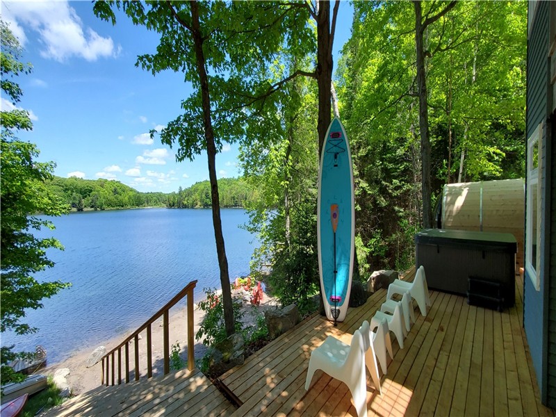 Serene and Beautiful Muskoka Retreat with BEACH, HOT TUB & SAUNA