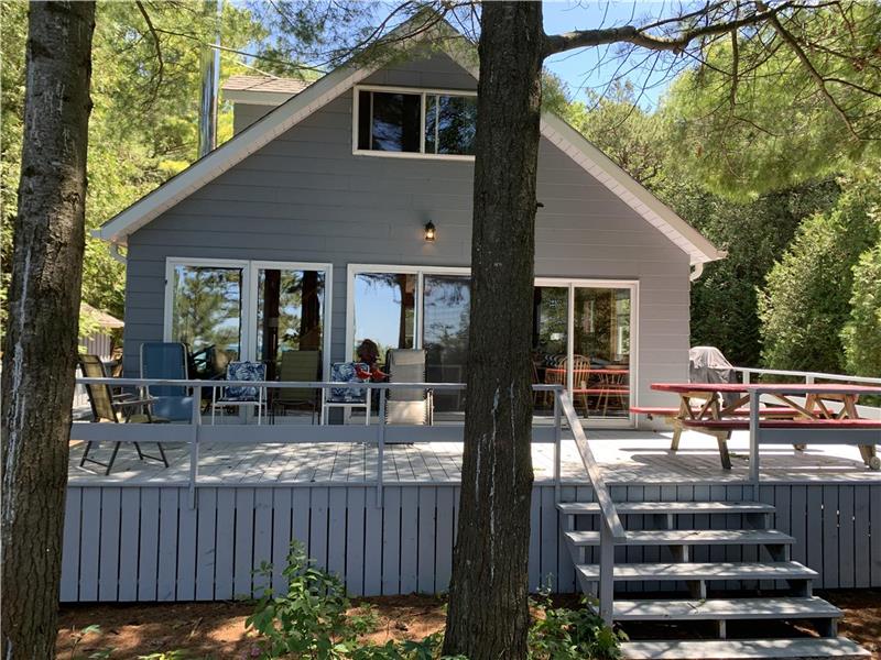 RED DOOR LAKEFRONT RETREAT -  Come And Check Out Our Great Beach!