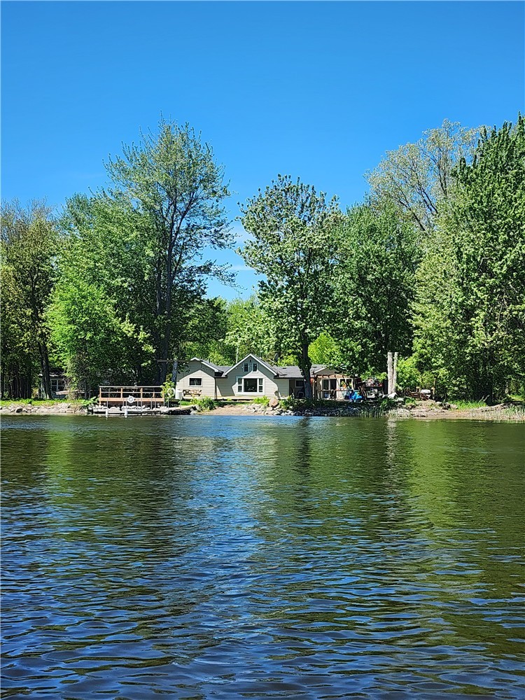 Breathtaking Waterfront views on the Trent River