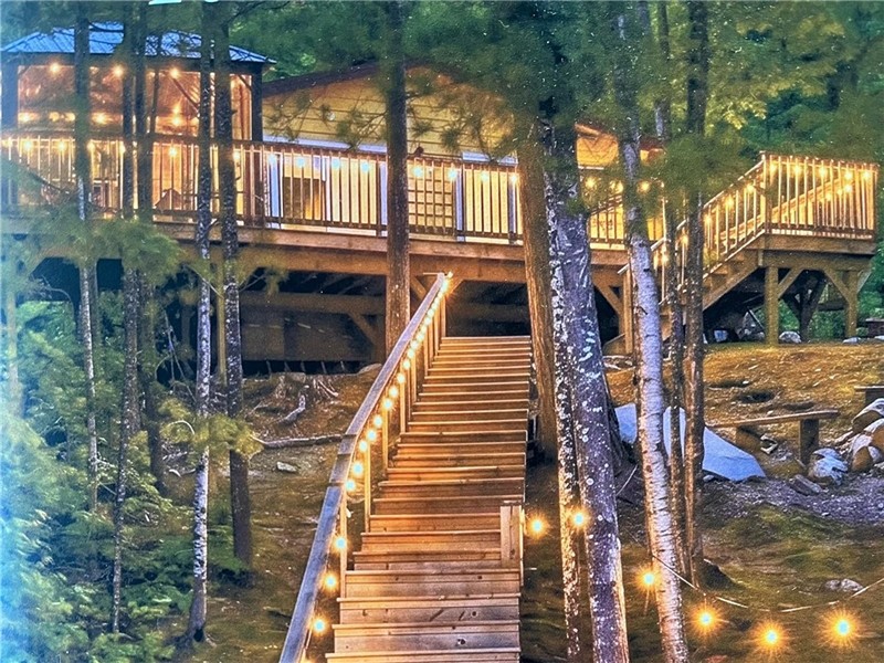 Mystic Mazinaw Cottage in Campbell Bay on Magnificent Mazinaw Lake near Cloyne!